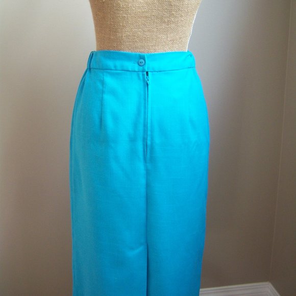 Vintage Prive Petites Vintage Blue Skirt Suit. - Picture 7 of 8
